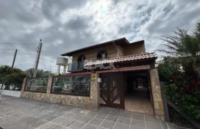 Casa à venda com ampla metragem próxima a lagoa do violão em torres/rs