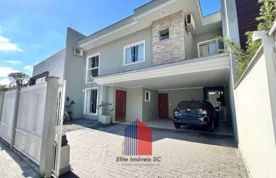 Casa com 4 quartos à venda na Rua Alfredo Dietrich, 23, América, Joinville