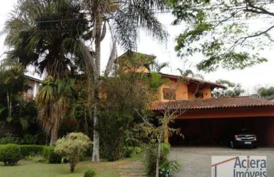Villa vianna- casa aconchegante ao lado do shopping, em condomínio de alto padrão, com espaços amplos e interligados a natureza!