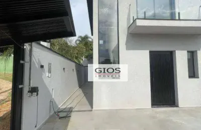 Linda casa, nova com acabamento de primeira linha em condominio