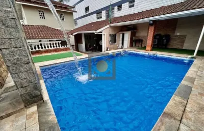 Imperdível casa à venda em santos-sp, bairro encruzilhada! 3 quartos, 1 suíte, 2 salas, 2 banheiros, 2 vagas de garagem, 390m².
