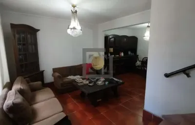 Casa à venda em santos-sp, boqueirão: 3 quartos, 2 salas, 1 vaga. ambiente acolhedor e ideal para modernização!
