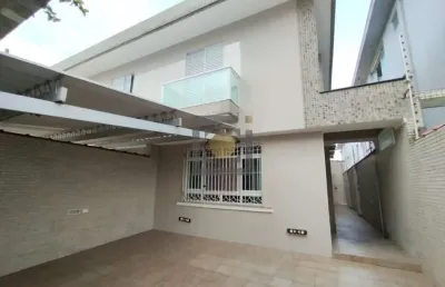 Casa à venda em santos-sp, campo grande: 3 quartos, 3 suítes, sala ampla, cozinha planejada, 5 banheiros e 2 vagas de garagem. aproveite!