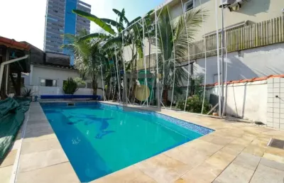 Casa à venda com 4 quartos, 2 suítes, 1 sala, 4 banheiros, 3 vagas.
