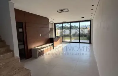 Lindo sobrado com 3 suites sendo uma com closet em condomínio com ótima localização