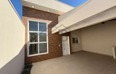 Vende-se casa no jardim veneza na cidade de indaiatuba são paulo , casa com 3 dormitórios sendo 1 suíte , bairro com excelente localização na cidade.