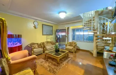 Barra funda, sobrado mobiliado, 9 quartos, 2 suítes, 2 vagas, quintal e piscina.