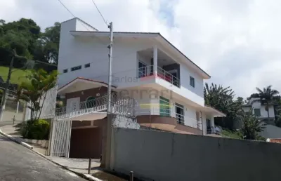Sobrado impecável - 4 suítes - 4 salas - 4 vagas - condomínio - serra da cantareira