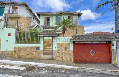 Horto, sobrado, 4 dormitórios, 2 suítes, 6 vagas, piscina e churrasqueira, 322 metros construído.