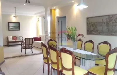 Sobrado no jardim frança contendo 3 suítes com sacada, piscina, churrasqueira, quintal e 6 vagas