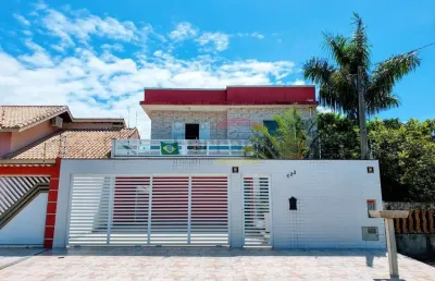Sobrado impecável em peruíbe, a poucos passos da praia e do seu novo estilo de vida