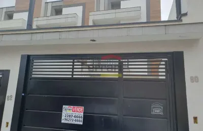 Sobrado á venda na água fria - 3 quartos e duas vagas de garagem.