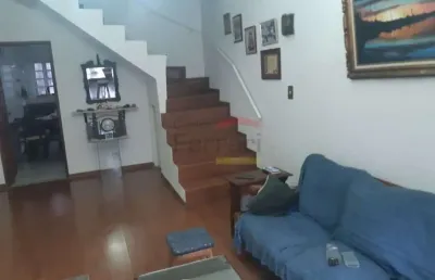 Sobrado à venda na água fria - rua fechada, tranquila e segura.