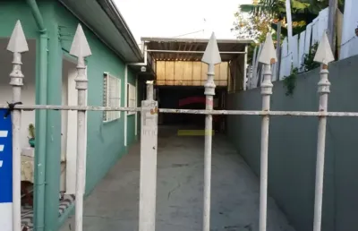 Casa de esquina com salão comercial em santa terezinha !!!