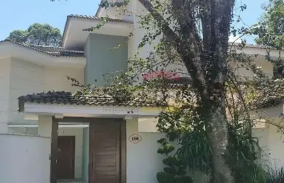 Casa de alto padrão a venda na serra da cantareira, condomínio fechado.