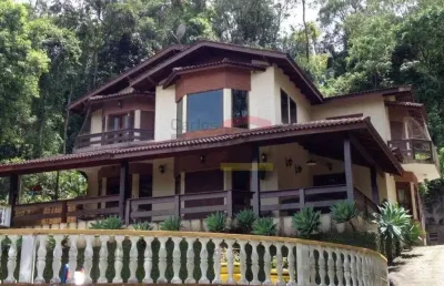 Casa à venda alpes da cantareira com 03 suites, 01 suite master.