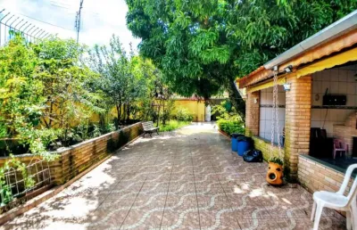 Um refúgio isolado dentro da cidade ? espaço, verde e liberdade para viver o melhor da vida
