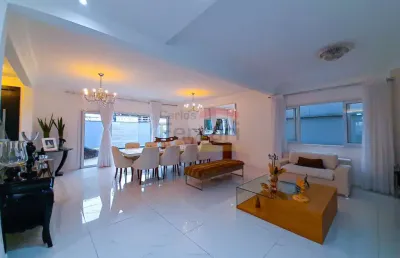 Maravilhoso e impecável sobrado alto padrão, 3 suites, 1 master, hidro e closet, visite hoje.