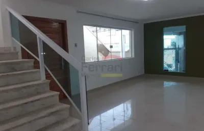 Sobrado à venda na água fria, com churrasqueira, 3 dormitórios sendo 1 suíte, 3 vagas de garagem!
