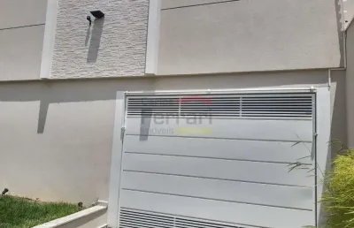 Sobrado em condomínio fechado c/ 02 dorm + 01 suite, 02 vagas, no bairro jardim do colégio.