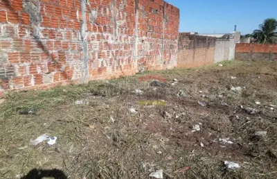 Terreno à venda na Rua Afonso Cucolo, Jardim Leoni, Lins