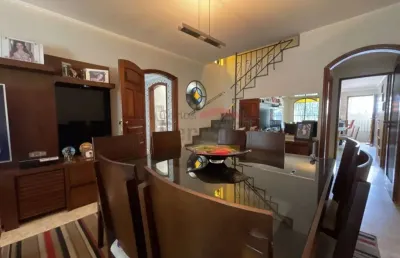 Sobrado na santa teresinha com 203m², 3 dormitórios, sendo 1 suíte, 4 vagas