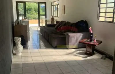 Amplo sobrado a venda na água fria 5 dorms.  1 suíte / 2 vagas