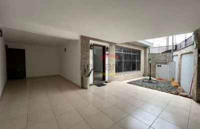 Casa terrea jardim frança com 4 suítes, quital, amplo salão de festas e churrasqueira.