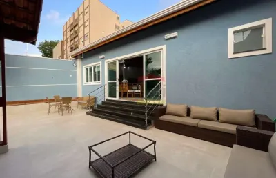 Sobrado com 3 dormitórios e suíte , localização privilegiada
