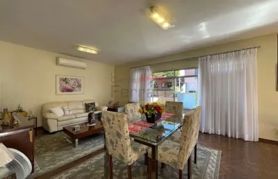 Casa térrea  jardim frança com 3 dormitórios sendo 1 suíte, quintal com churrasqueira e 4 vagas.