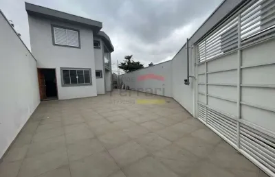 Novo sobrado 123m² no parque são domingos, com 3 dormitórios, quintal com churrasqueira e 6 vagas.