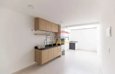 Sobrado novo de alto padrão à venda, com 3 suítes, espaço gourmet e 2 vagas!