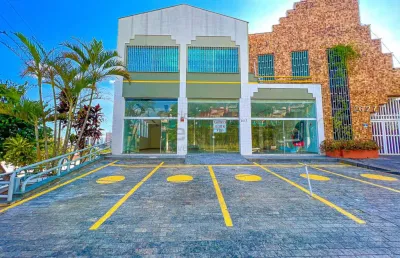 Tucuruvi, salão comercial com 2 banheiros, depósito e 5 vagas, pé direito alto.