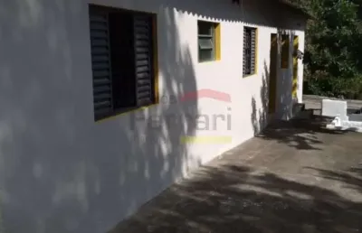 Casa térrea com 2 dormitórios sala cozinha quintal área de serviço
