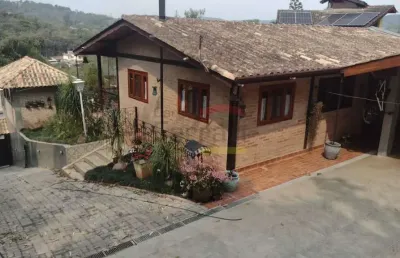 Casa térrea em condomínio  na serra da cantareira, piscina,3 quartos, sendo 1 suíte.