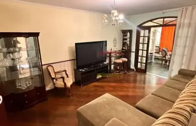 Sobrado com 200 m² com 3 quartos  , 2 vagas  -na vila irmãos arnoni