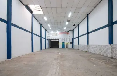 Galpão comercial com 5 salas, 4 banheiros próximo à fernão dias