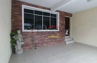 Sobrado espaçoso e bem localizado na vila dom pedro ii!
