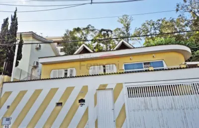 Casa assobradada no jardim frança com 4 suítes, piscina e 7 vagas, próximo ao trimais