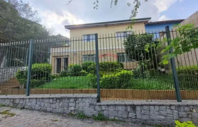 Casa e ou terreno de esquina para construção e ou clinica !