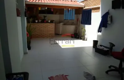 Sobrado com 3 dormitórios, sendo 1 suíte, 1 vaga e quintal com churrasqueira