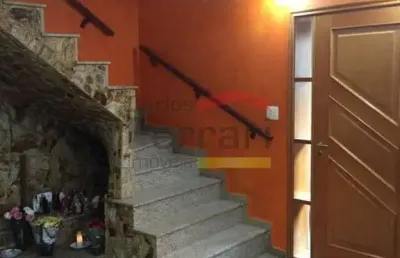 Sobrado na vila maria, com 683 m2 de construção, são 9 dormitórios, sendo 4 suítes, 6 vagas de garag