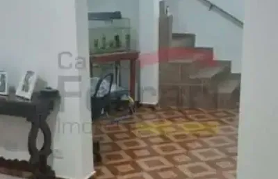 Terreno com três casas alugadas, para venda na vila guacá.
