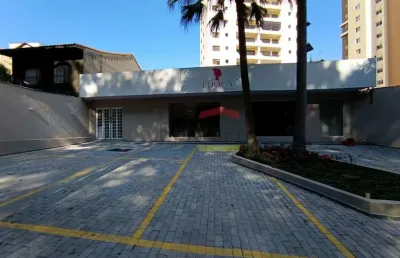 Casa comercial com vaga para 12 carros na frente !  ( avenida parada pinto )