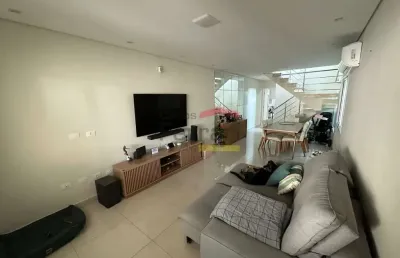 Sobrado à venda na água fria - 152m², 3 suítes, quintal com churrasqueira e alto padrão de segurança
