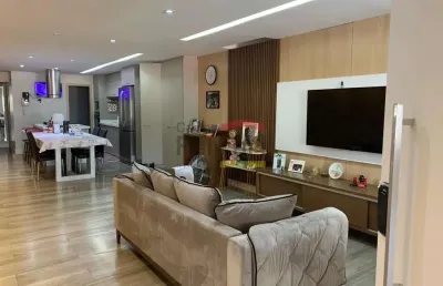 Casa assobradada à venda no imirim, com 4 dormitórios, entrada lateral, varanda gourmet e 6 vagas.