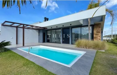 Piscina, pergolado, churrasqueira, totalmente cercado
