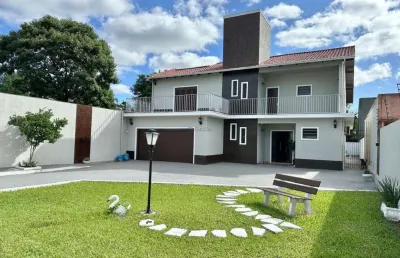 Belíssimo sobrado c/ 5 dormitórios (01 suíte c/ sacada) no centro de esteio