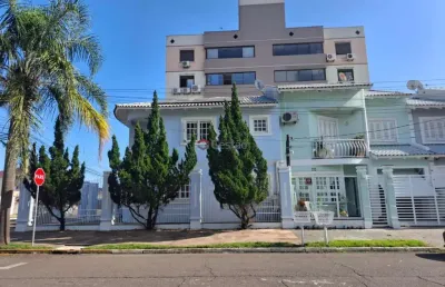 Linda casa de esquina com 03 dormitórios no bairro centro