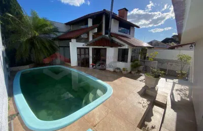 Casa térrea de 4 dormitórios com piscina na igara ii